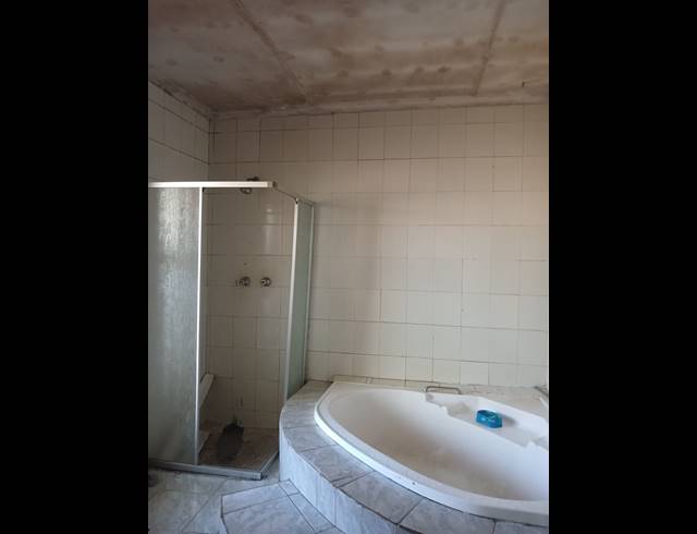 11 BEDROOM HOUSE FOR SALE IN VANDERBIJLPARK CE 4